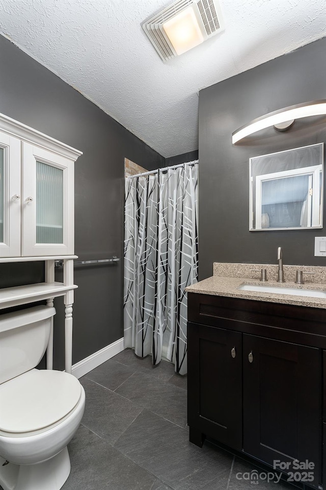 bathroom with vanity, a shower with shower curtain, a textured ceiling, and toilet