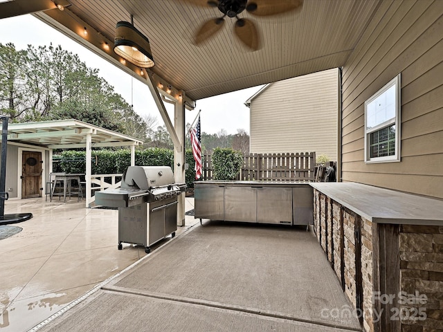 view of patio featuring area for grilling, an outdoor bar, and ceiling fan