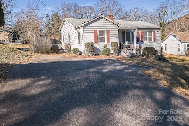 view of front of property