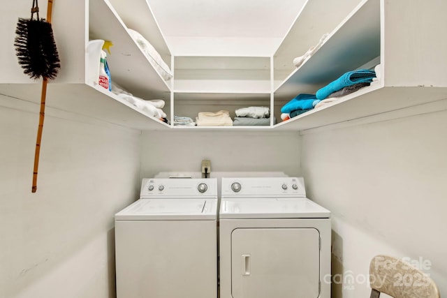 laundry room with washing machine and dryer