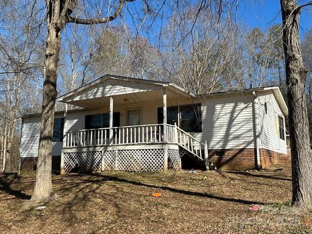 view of front of property featuring covered porch