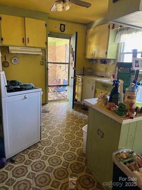 kitchen with ceiling fan and gas range gas stove