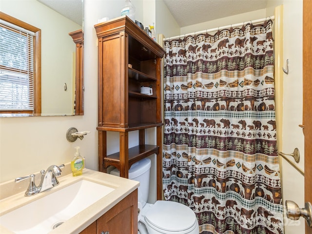 bathroom featuring a shower with curtain, vanity, a textured ceiling, and toilet