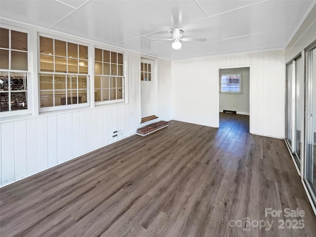 unfurnished room with dark wood-type flooring and ceiling fan