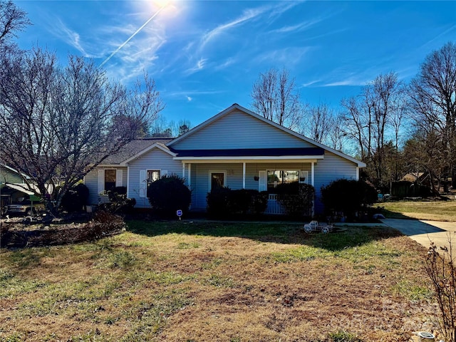 ranch-style home with a front yard