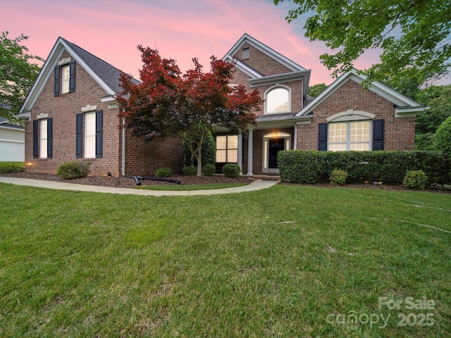 front of property featuring a lawn