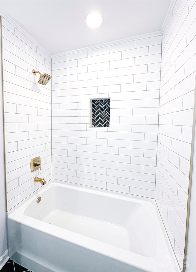 bathroom with tiled shower / bath combo