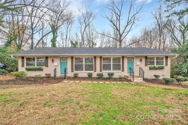 single story home featuring a front lawn