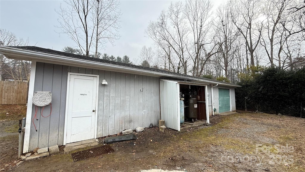 exterior space featuring an outbuilding