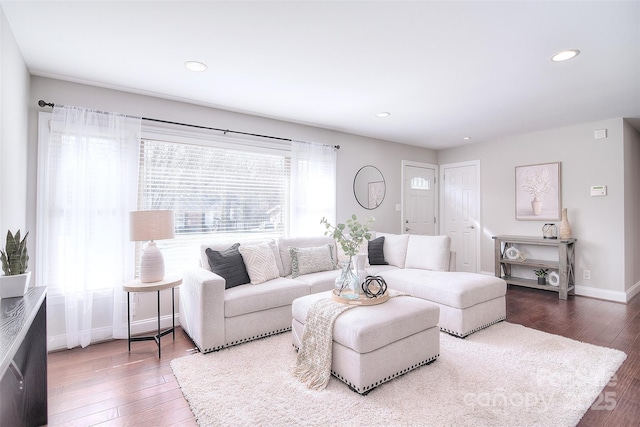 living area with baseboards, dark wood-style flooring, and recessed lighting