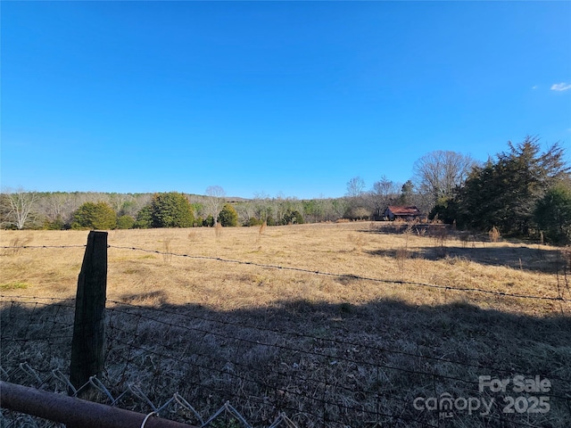 view of yard featuring a rural view