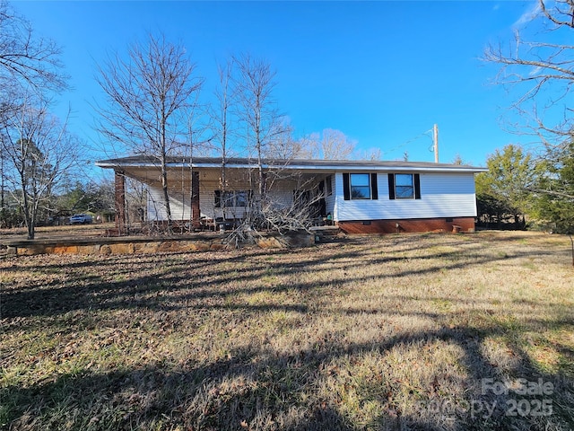 back of house featuring a yard