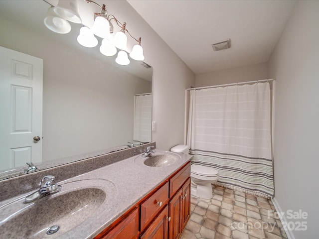 bathroom featuring vanity, curtained shower, an inviting chandelier, and toilet