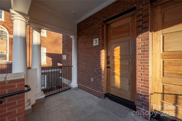 entrance to property featuring a porch