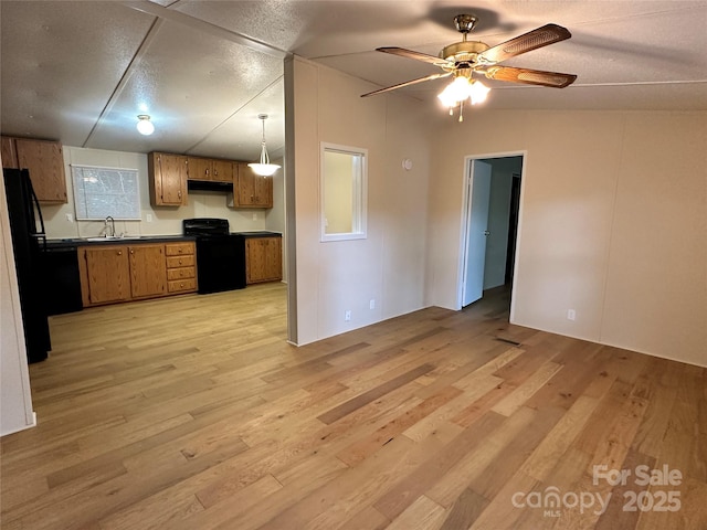 kitchen with decorative light fixtures, light hardwood / wood-style flooring, ceiling fan, and black appliances