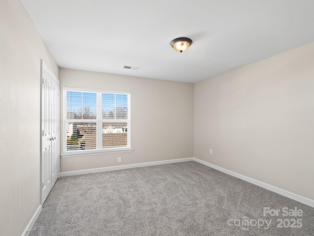 unfurnished room featuring carpet floors