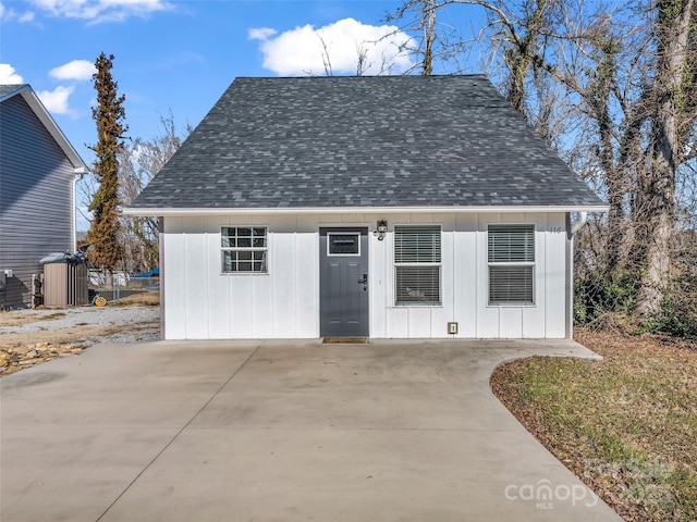 view of outbuilding