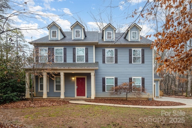 view of front of property featuring a front yard and covered porch