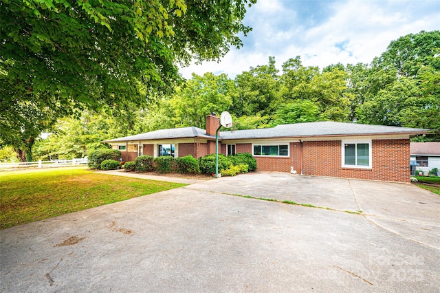 ranch-style home with a front lawn