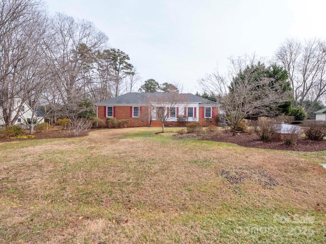 ranch-style house featuring a front yard