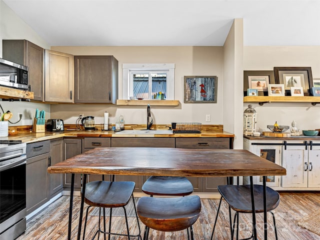 kitchen featuring sink, stainless steel appliances, and light wood-type flooring