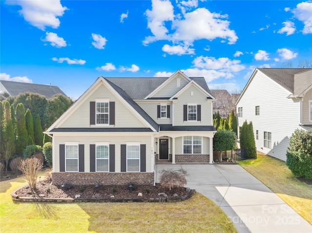 view of front of house featuring a front lawn