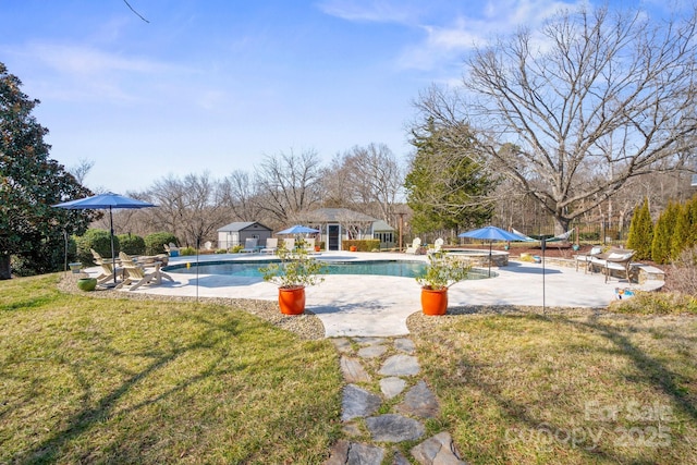 view of swimming pool featuring an in ground hot tub, a patio, and a lawn