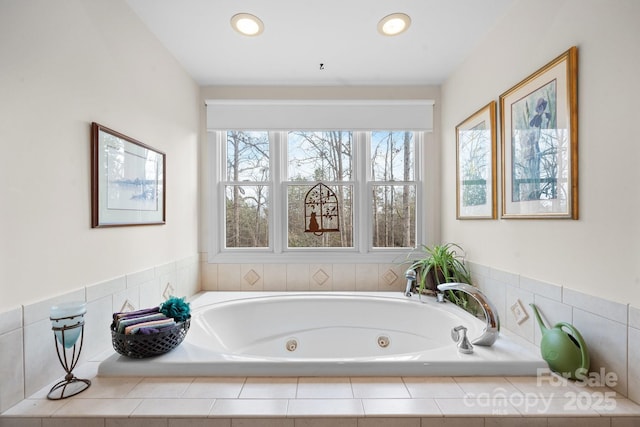 bathroom featuring tiled tub