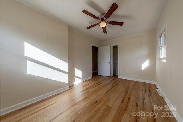 unfurnished bedroom with ornamental molding, ceiling fan, light hardwood / wood-style floors, and a closet