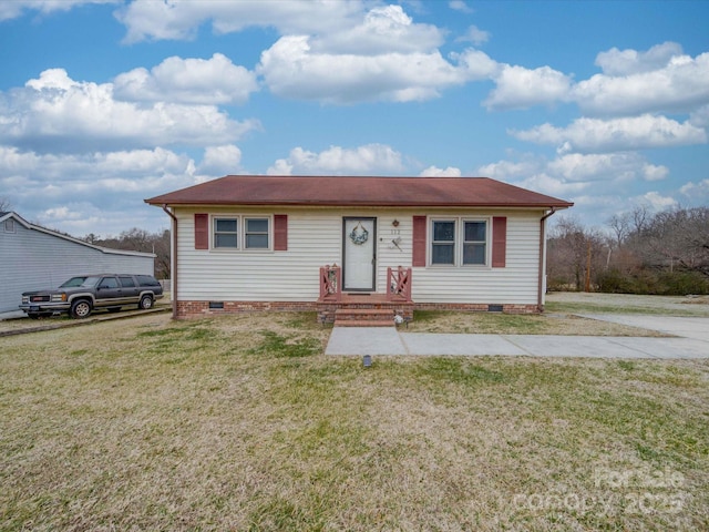 view of front of house with a front yard