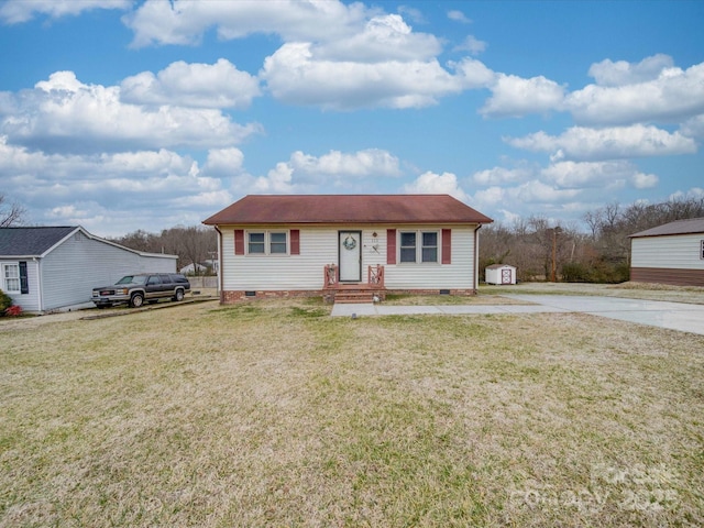 view of front of property featuring a front yard