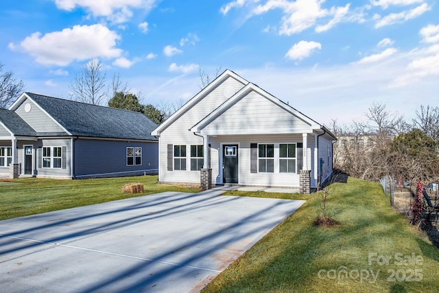 view of front of property with a front lawn