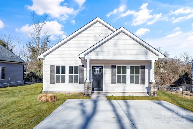 bungalow-style house featuring a front yard