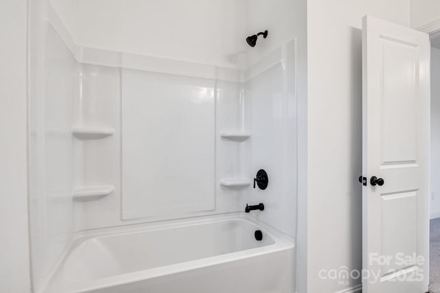 bathroom with shower / tub combination