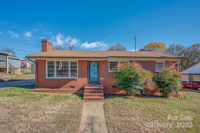 view of front of home with a front lawn