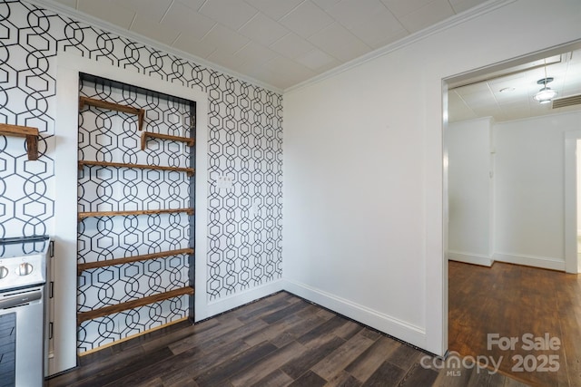 foyer entrance featuring crown molding and dark hardwood / wood-style flooring