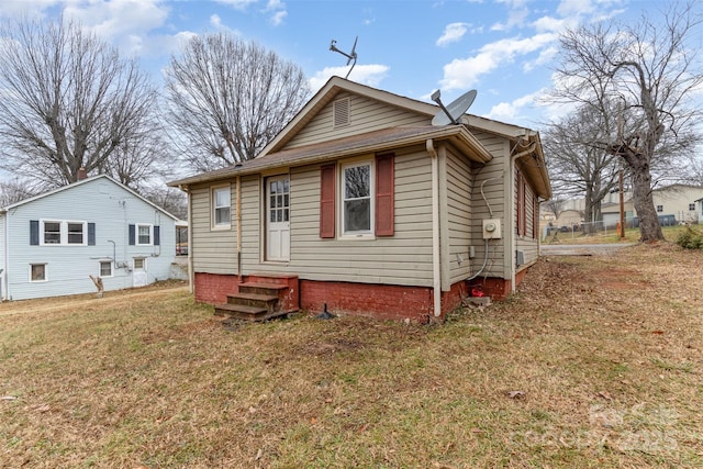 view of front of home featuring a front lawn