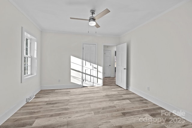 empty room featuring crown molding, light hardwood / wood-style floors, and ceiling fan