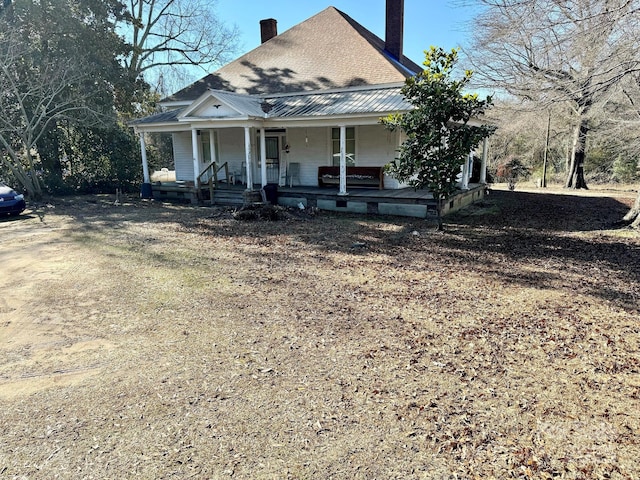 view of front of property featuring a porch