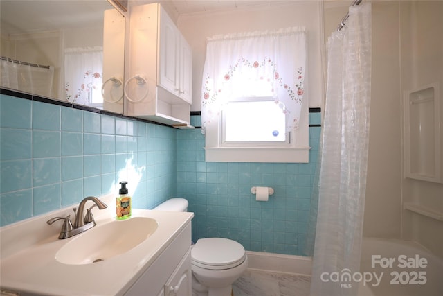 bathroom featuring a shower with curtain, vanity, toilet, and tile walls