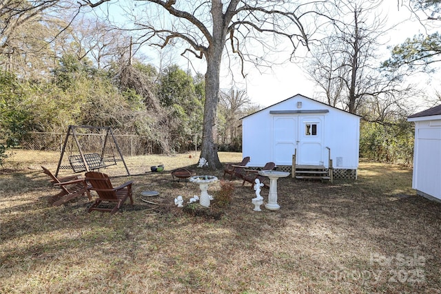 view of yard with a storage unit