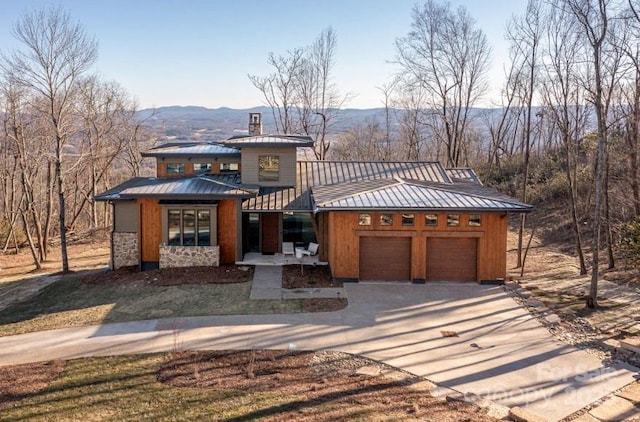 view of front facade with a garage and a mountain view