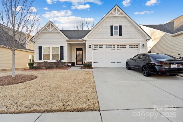 view of front of house featuring a garage and a front yard