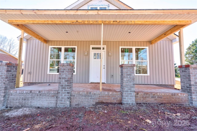 property entrance with covered porch