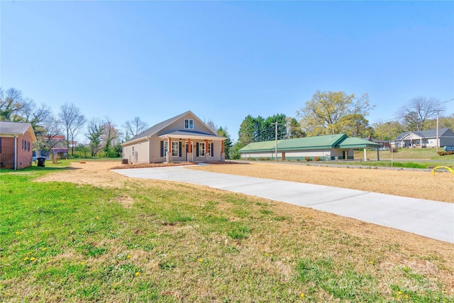 604 E Ridge St, Kings Mountain, NC 28086 - view of front of property with a front yard and concrete driveway