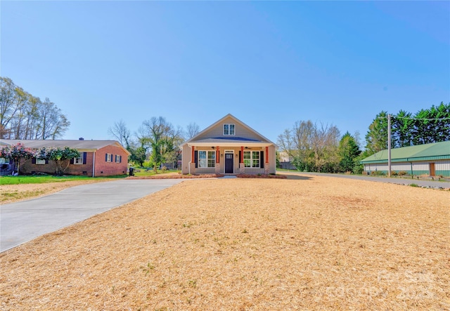 604 E Ridge St, Kings Mountain, NC 28086 - view of front of property with concrete driveway
