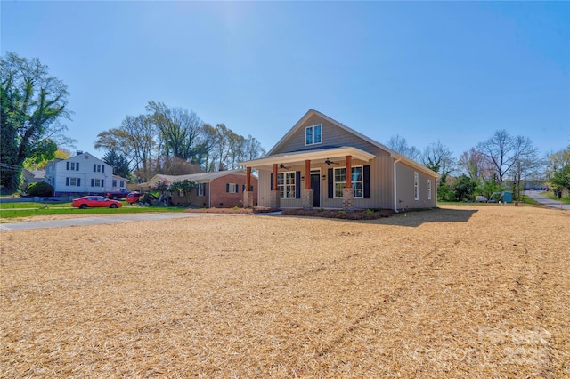 604 E Ridge St, Kings Mountain, NC 28086 - view of front of property featuring covered porch and a ceiling fan