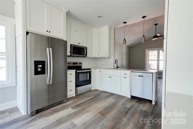 604 E Ridge St, Kings Mountain, NC 28086 - kitchen featuring a sink, stainless steel appliances, light wood finished floors, and ceiling fan