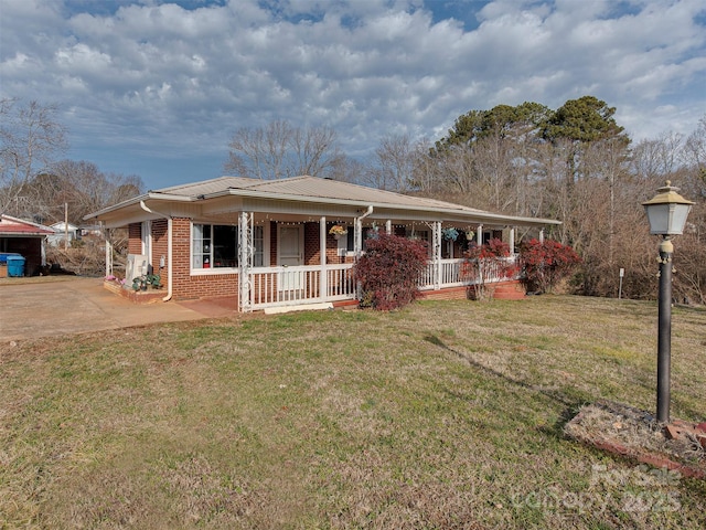 view of front of home with a front yard and covered porch