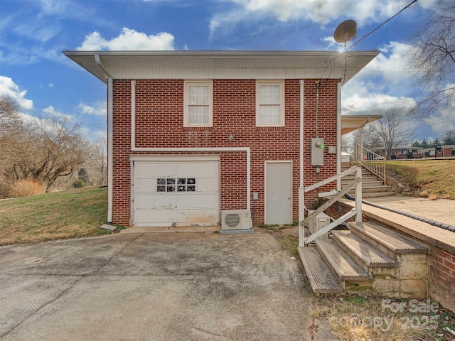 view of front of home with a garage and ac unit